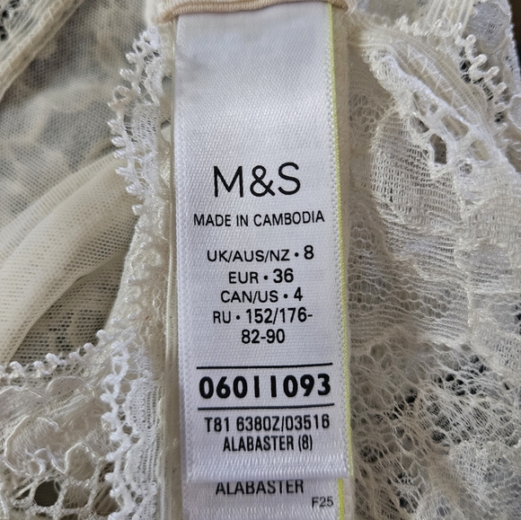 2 lace bralettes - Picture 5 of 8